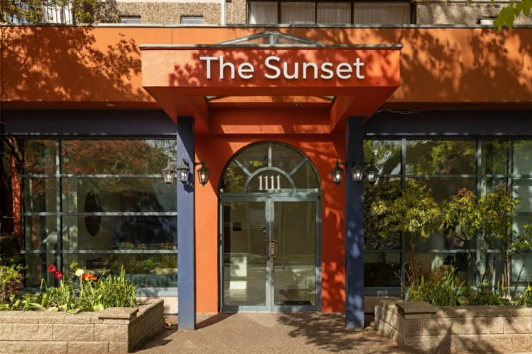 The Sunset Hotel Vancouver BC Exterior Lobby 1